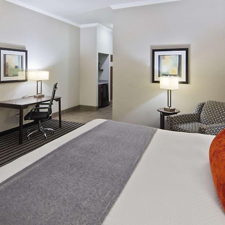 Best Western Plus Austin Airport Inn & Suites Exterior photo