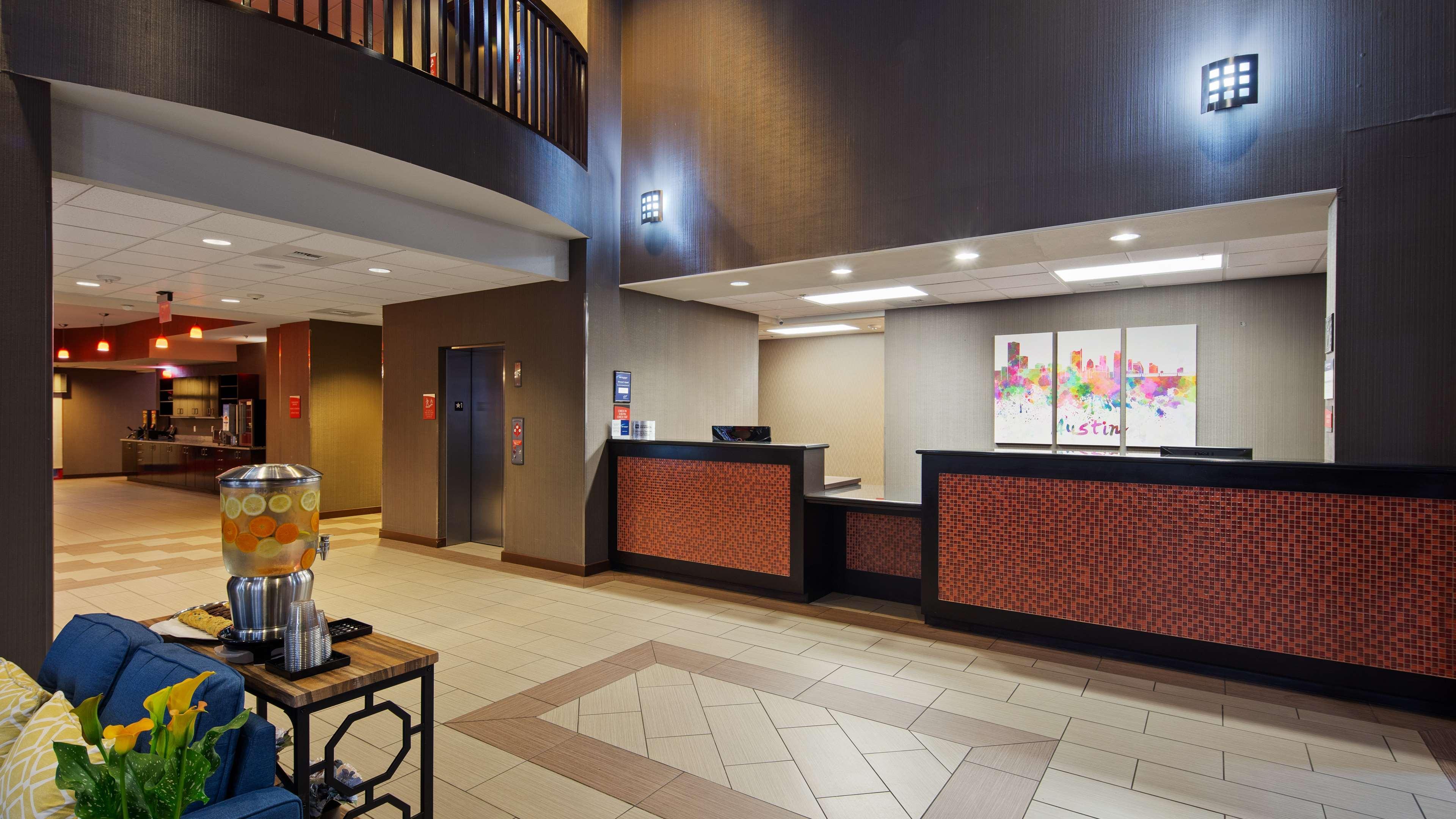 Best Western Plus Austin Airport Inn & Suites Exterior photo